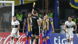 Olimpia-Luqueño: Pablo Aguilar y Denis Caniza criticaron full al arbitraje
