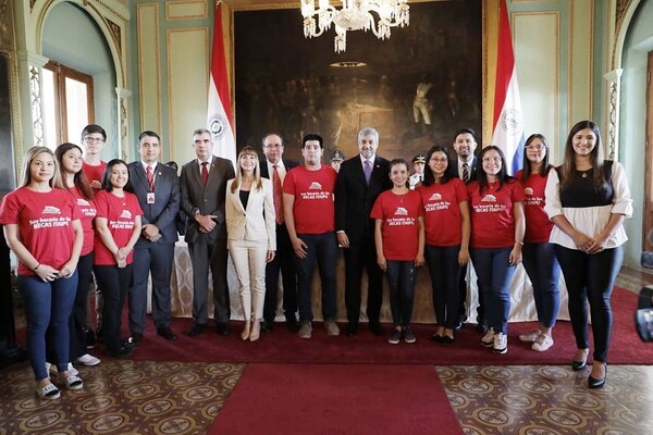 Destinan 2.500 becas a jóvenes sobresalientes para fomentar educación técnica y universitaria