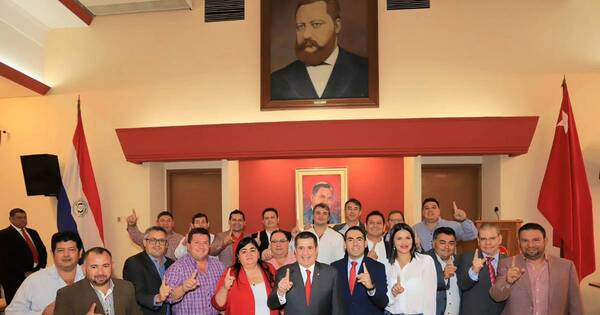 La Nación / Intendentes colorados de Caaguazú sellan unidad y dan respaldo a Horacio Cartes