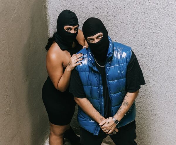 Los Extravagantes: una pareja sensual hecha música
