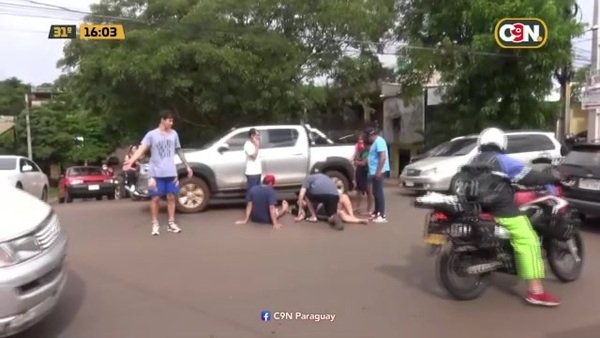 Atropellaron a una pareja en moto - C9N