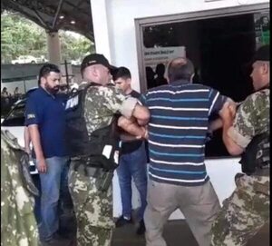 AUDIO: Marinos agredieron a un adulto mayor en el Puente de la Amistad - Periodísticamente - ABC Color