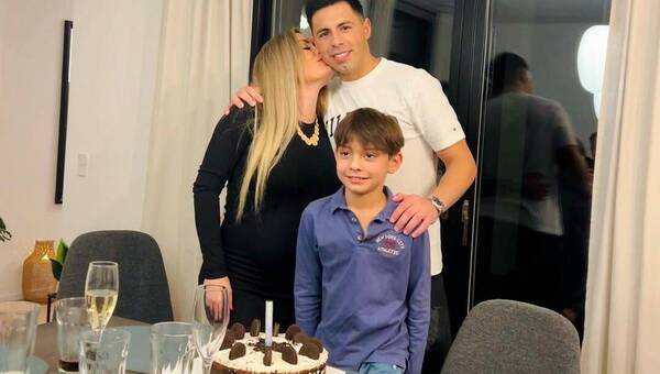 Dahiana le sorprendió con un festejo adelantado de cumple a Blas Riveros