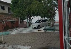 Video: así un militar alcoholizado atropelló escalinata y causó choque en Itapytãpunta - Policiales - ABC Color