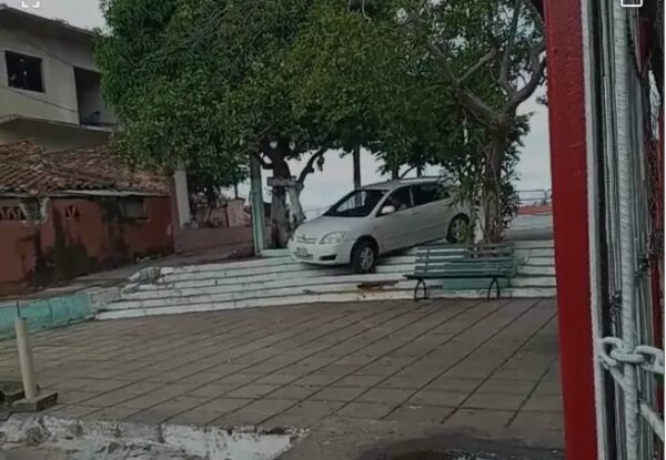 Video: así un militar alcoholizado atropelló escalinata y causó choque en Itapytãpunta - Policiales - ABC Color