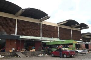 Mercado de Abasto: tormenta hizo volar techos y rompió ventanas - Nacionales - ABC Color