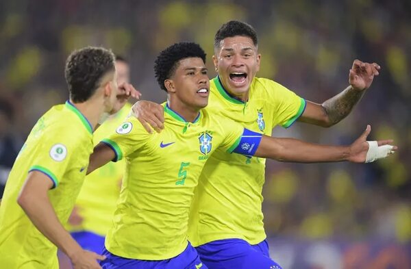 Dos goles de Vitor Roque y uno de Andrey impulsan a Brasil sobre Ecuador - Fútbol Internacional - ABC Color