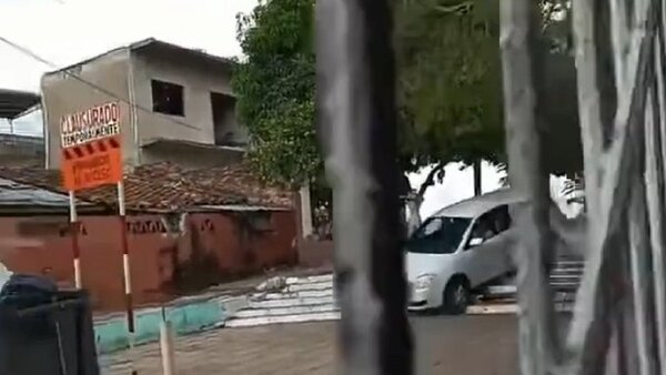 Militares ebrios chocan, huyen y atropellan mirador de Ita Pytã Punta