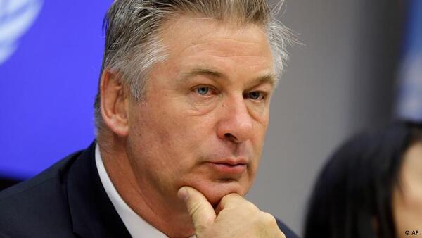 Formalizan cargos contra Alec Baldwin por homicidio involuntario