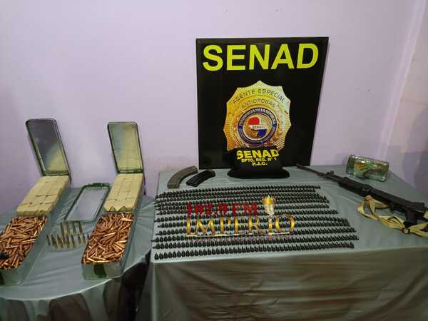 Senad detiene a dos sujetos con drogas y armamento en el barrio Guaraní - Radio Imperio