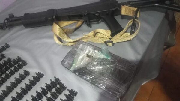PJC: incautan armas, proyectiles, droga; y detienen a dos personas tras allanamiento - Policiales - ABC Color
