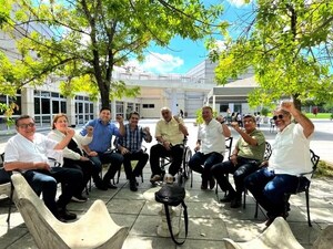 Lugo da muestra de que se recupera luego del accidente cerebrovascular
