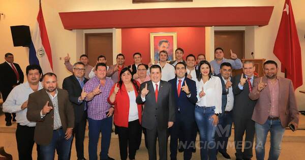 La Nación / Dirigentes sellan unidad y dan respaldo a Horacio Cartes