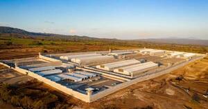 La Nación / El Salvador presenta megacárcel para 40.000 pandilleros