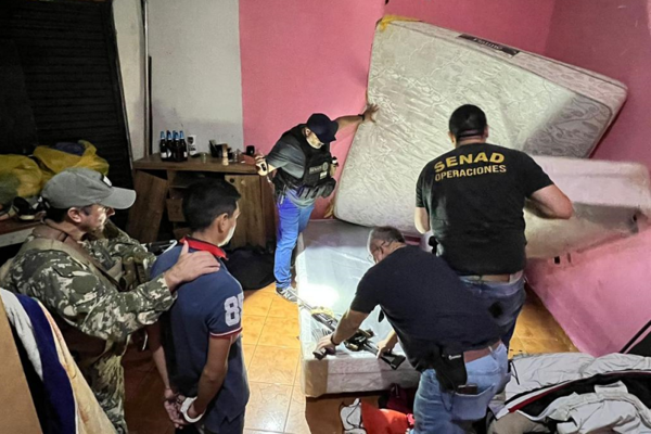 Senad detuvo a dos personas e incautó potente arma, municiones y droga en Pedro Juan Caballero - .::Agencia IP::.