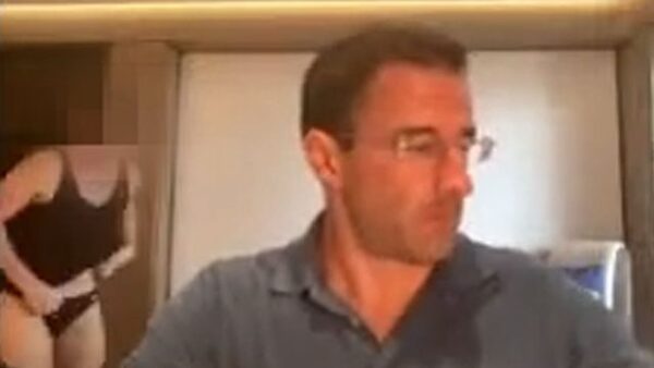 Diario HOY | Político gay habla sobre video viral donde aparece un hombre semidesnudo durante conferencia