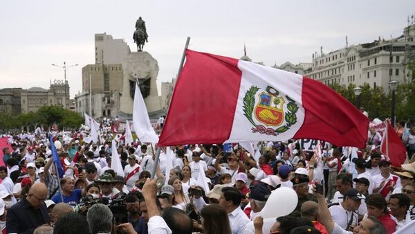 Suspenso en Perú sobre pedido para adelantar elecciones
