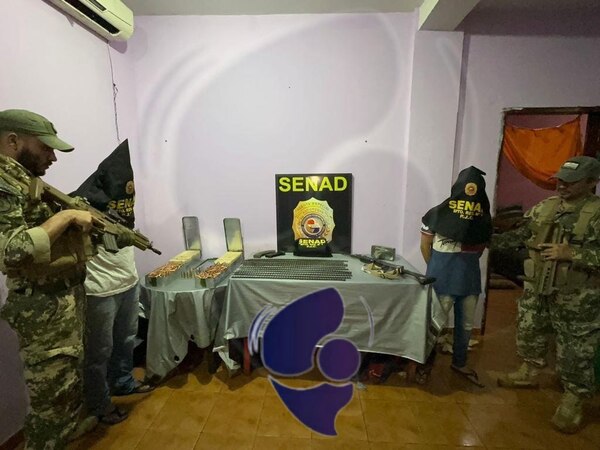 Dos detenidos con droga, arma y municiones