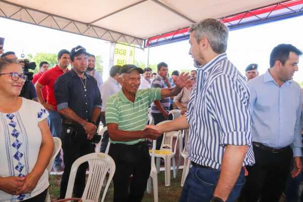 Gobierno habilita servicio de Rayos X y entrega equipamientos al Centro de Salud de Yabebyry - .::Agencia IP::.