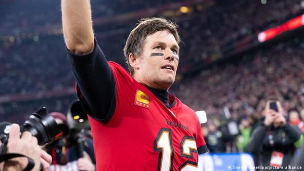 Tom Brady anuncia su retiro "definitivo" de la NFL y los emparrillados