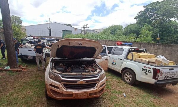 Tras persecución incautan camioneta cargada con droga
