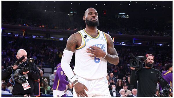 LeBron da un paso más hacia el olimpo de la NBA