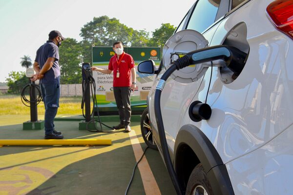 Diario HOY | Invertirán US$ 10 millones en instalación de 500 cargadores para movilidad eléctrica