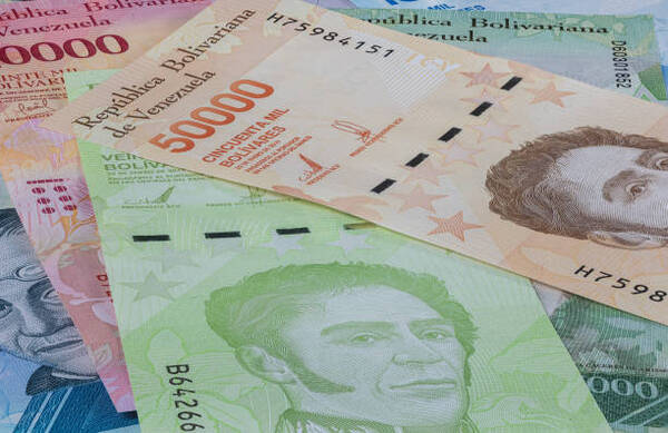 Moneda de Venezuela pierde quinta parte de su valor frente al dólar en enero - Revista PLUS