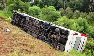 7 muertos tras vuelco de un autobús de larga distancia en Brasil - OviedoPress