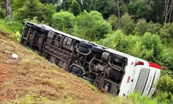 7 muertos tras vuelco de un autobús de larga distancia en Brasil - OviedoPress