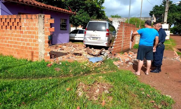Borracho derriba muralla