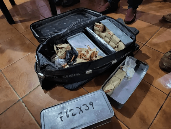 Senad incauta armas armas y drogas de una vivienda en Pedro Juan Caballero · Radio Monumental 1080 AM