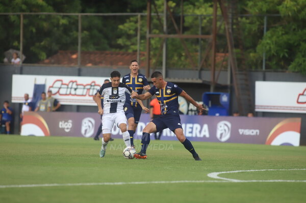 Óscar Ruiz jugó 25 minutos con Tacuary y ahora estará fuera por tres semanas