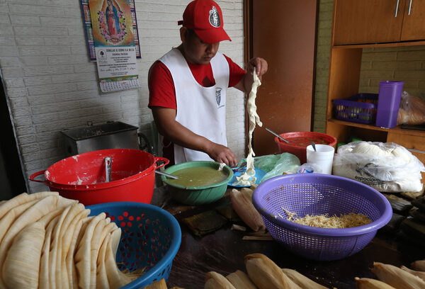 Tamaleros mexicanos se preparan para un aumento de ventas por la Candelaria - MarketData