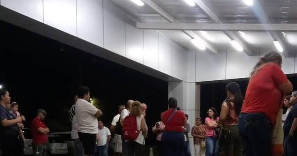 La Nación / Padres deben hacer vigilia para conseguir cita en área de salud mental pediátrica del IPS