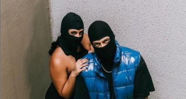 Los extravagantes; una pareja sensual hecha música