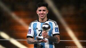 Enzo Fernández se convierte en el fichaje más caro en la historia de la Liga Premier inglesa