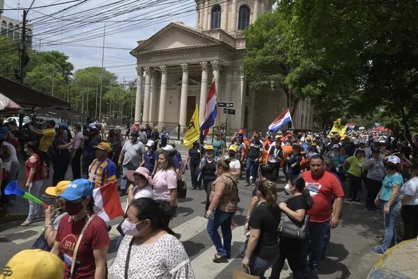 Presupuesto de Administración Central se infló en US$ 371 millones, según observatorio de gastos - Economía - ABC Color