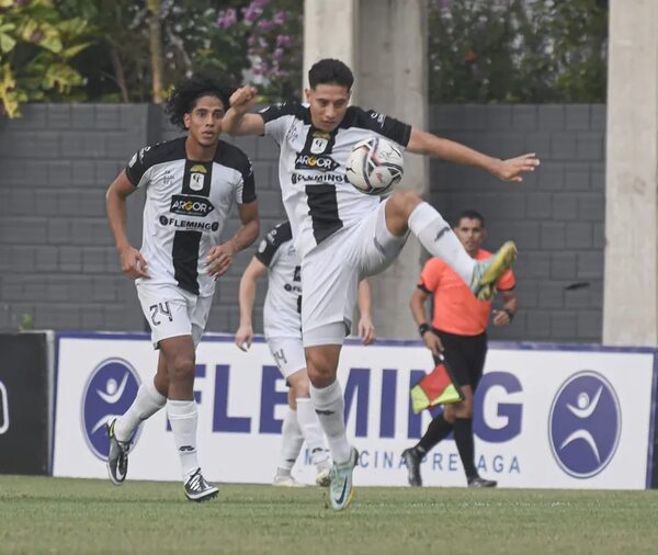 Óscar Ruiz, baja por tres semanas en Tacuary - Fútbol - ABC Color