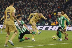 Barcelona gana al Betis y refuerza su liderato; el Real Madrid enfrenta hoy al Valencia - Fútbol Internacional - ABC Color