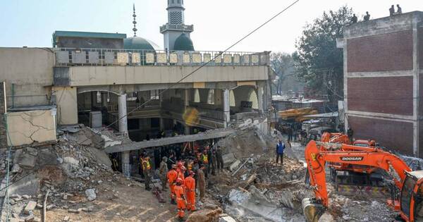 La Nación / Pakistán: policía confirma 84 muertos por atentado en mezquita