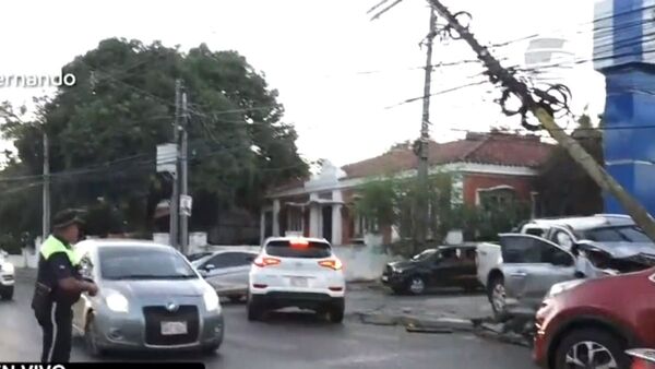 Dos heridos tras violento choque sobre la avenida España