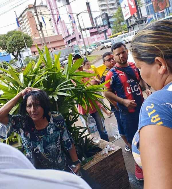 Delincuentes hieren a pasera durante intento de asalto en pleno microcentro - La Clave