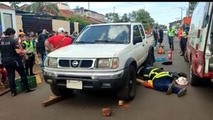 (VIDEO) Arrolló a mendigo que dormía bajo su vehículo