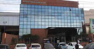 La Nación / Funcionarios de Registros Públicos piden destitución de su directora
