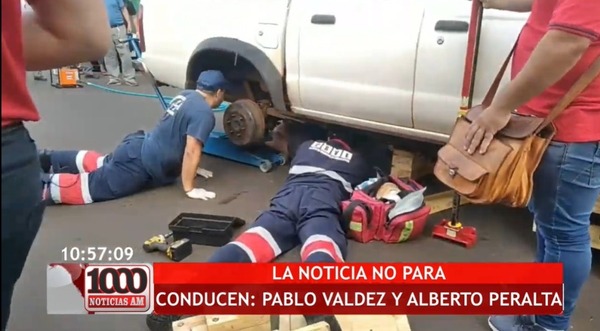 Indigente quedó atrapado bajo una camioneta | 1000 Noticias