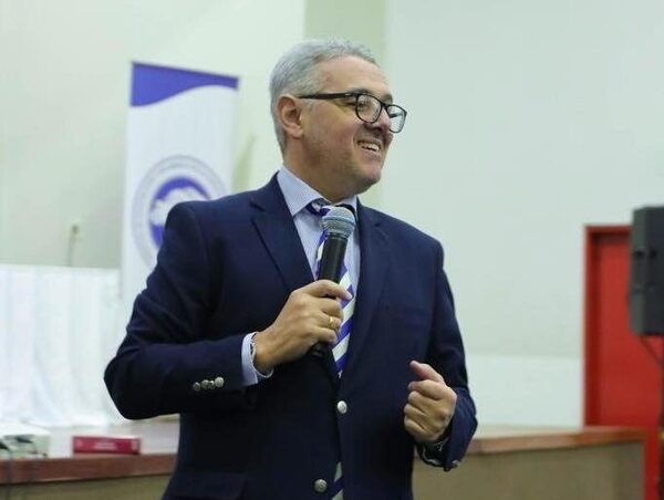 Confiando en el proceso de selección, Casañas Levi se postula a la Corte · Radio Monumental 1080 AM
