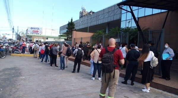 Diario HOY | Funcionarios de Registros Públicos anuncian huelga: “Nos iremos al mazo”, dicen escribanos