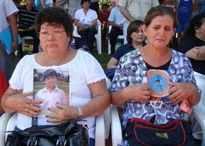 Madres de niños soldados desaparecidos hace 25 años siguen clamando verdad y reparación - Nacionales - ABC Color