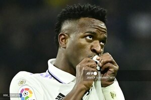 Real Madrid triunfa ante el Valencia y no le pierde pisada al Barça